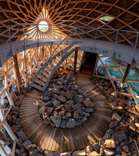 Binnenzijde van vogelobservatorium Tij in Stellendam