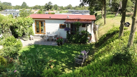 Stacaravan met ruime tuin op camping Kotestee in Ouddorp.